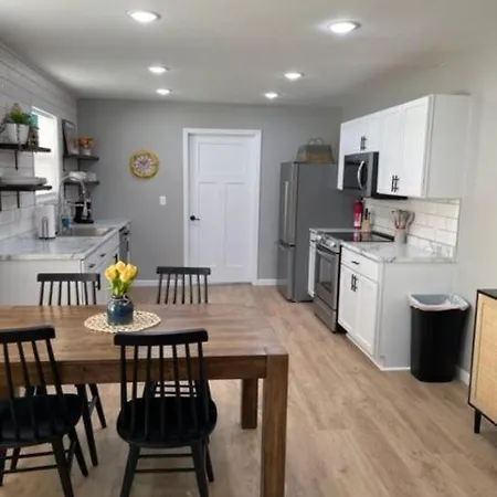 Birdie Mae - 2 Bedroom House In Dt Hamilton Exterior photo