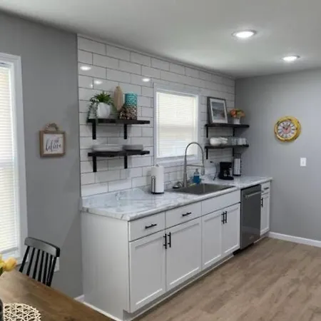 Birdie Mae - 2 Bedroom House In Dt Hamilton Exterior photo