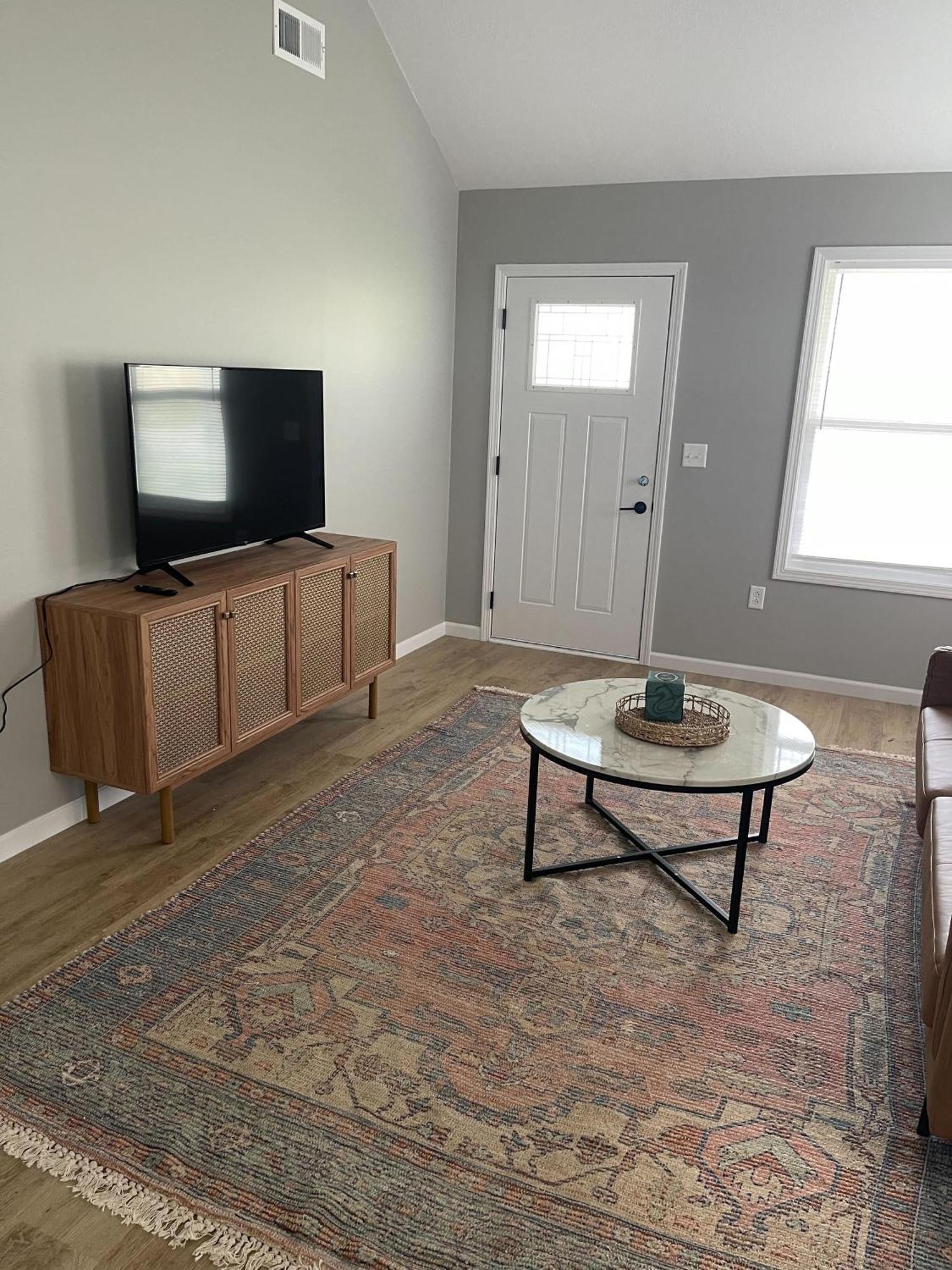 Birdie Mae - 2 Bedroom House In Dt Apartment Hamilton
